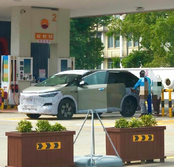 X9增程版曝光为何车企开始造增程车CQ9传奇电子新能源开进加油站小鹏(图4)